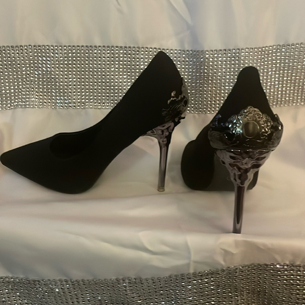 Beautiful Zamboni stilettos.